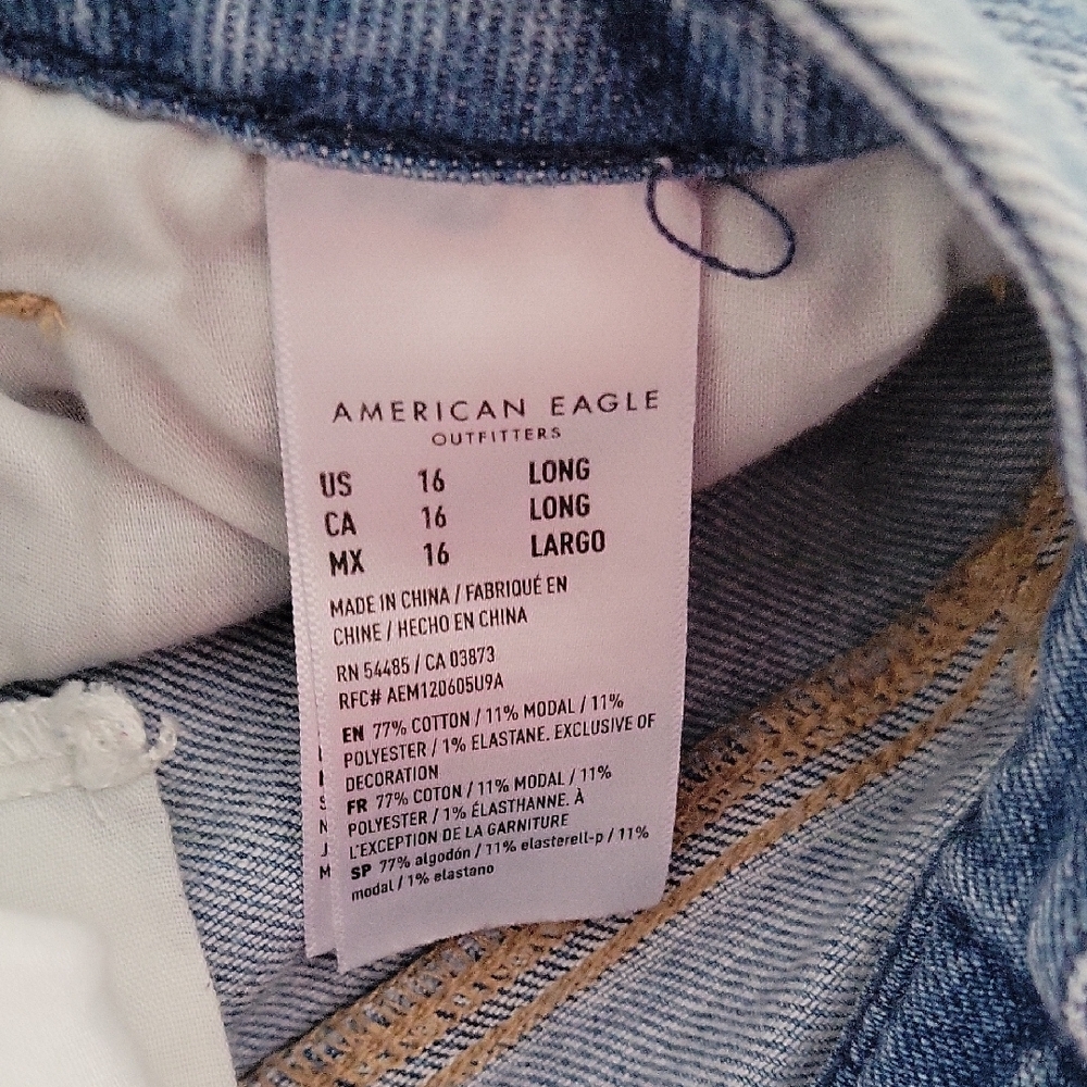 American Eagle Outfitters Light Blue Boyfriend Jeans - Picture 4 of 4